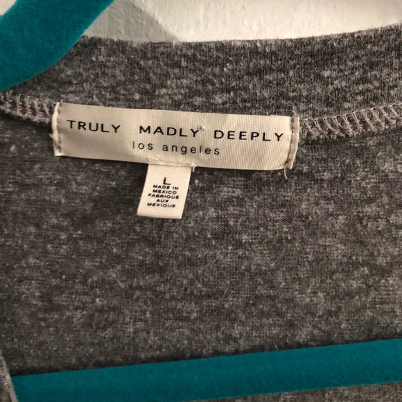 Urban outfitter grey short sleeve, size large - Picture 2 of 2